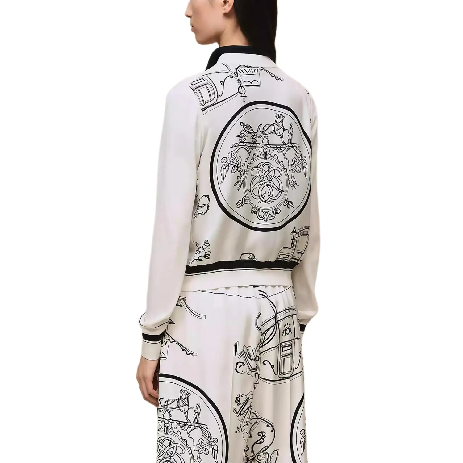 HERMES Кардиган женский белый жемчужный вязаный с круглым вырезом
HERMES Кардиган женский белый жемчужный вязаный с круглым вырезом