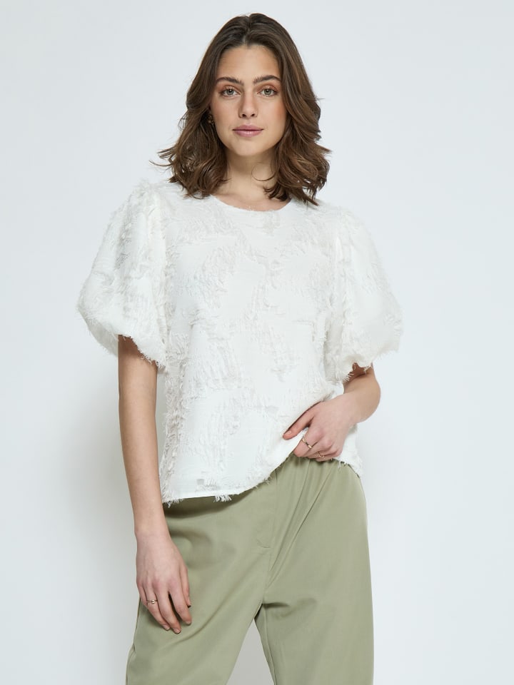 Блузка в стиле Cloud Dancer minus
Блузка в стиле Cloud Dancer minus