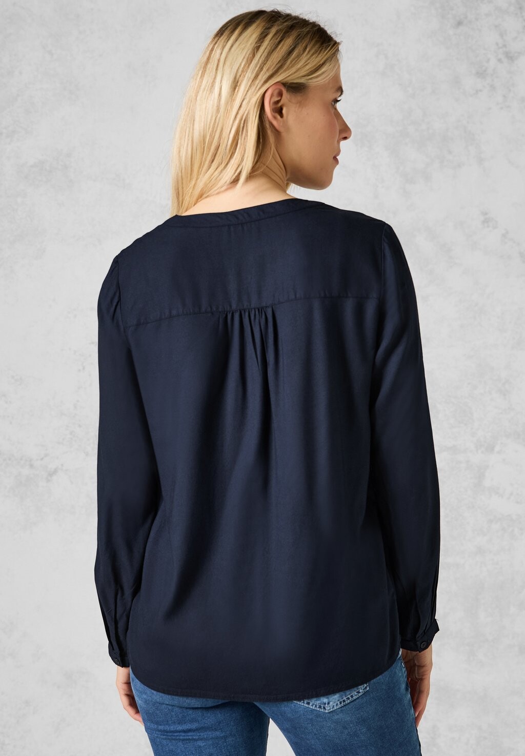 Блуза IN UNIFARBE Cecil, синий
Блуза IN UNIFARBE Cecil, синий