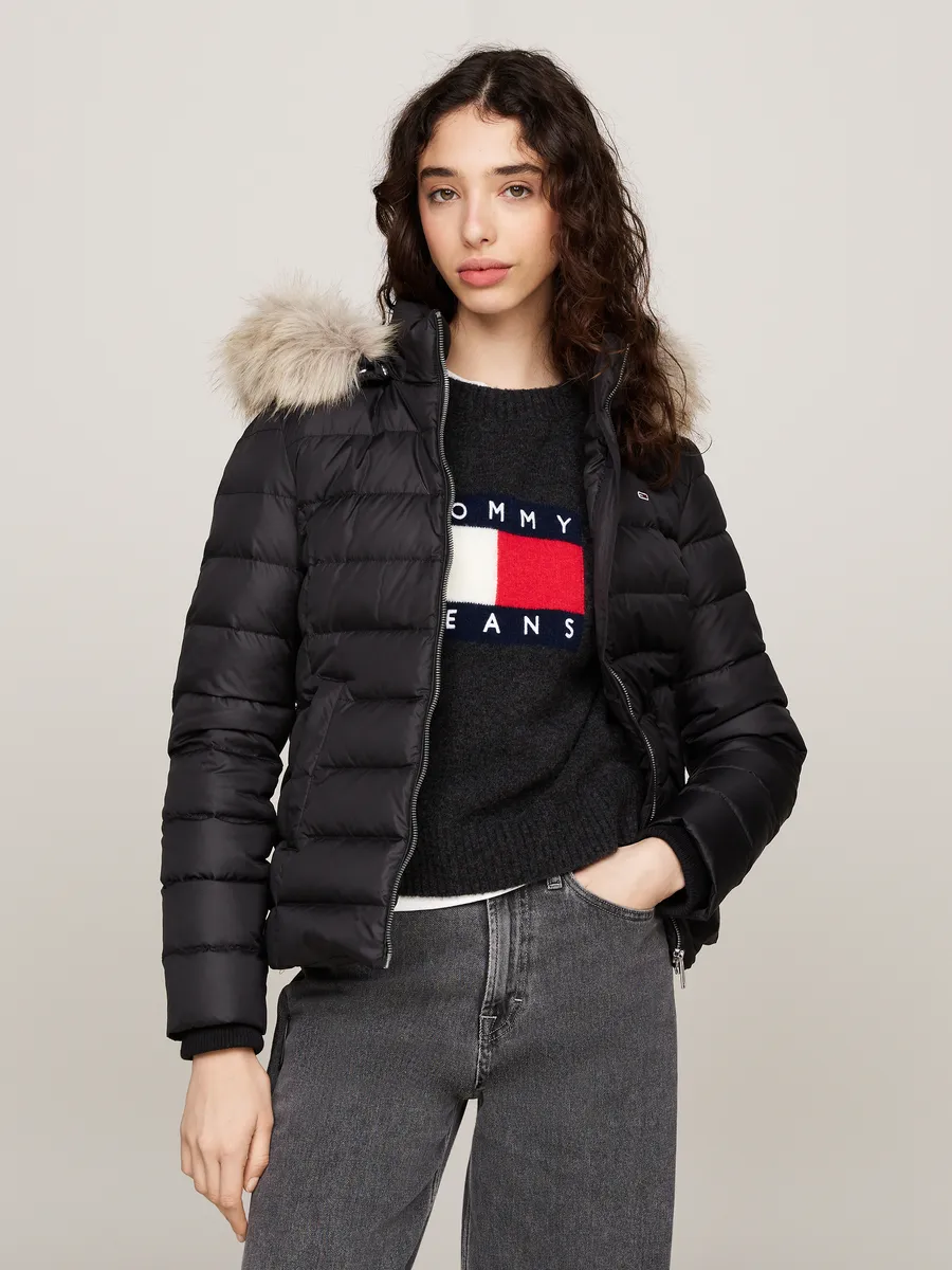 Стеганая куртка Tommy Jeans "TJW BASIC HOODED DOWN JACKET EXT", с капюшоном, с вышивкой логотипа, черный
Стеганая куртка Tommy Jeans "TJW BASIC HOODED DOWN JACKET EXT", с капюшоном, с вышивкой логотипа, черный