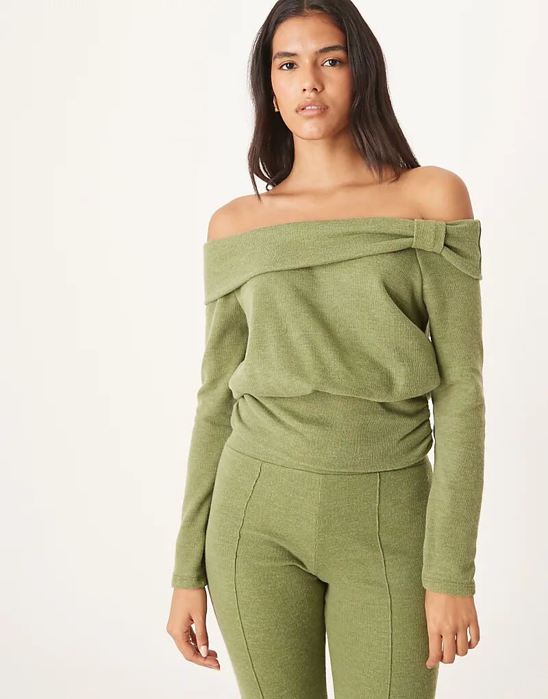 Супермягкий лонгслив с длинными рукавами и закругленными плечами цвета хаки от ASOS DESIGN
Супермягкий лонгслив с длинными рукавами и закругленными плечами цвета хаки от ASOS DESIGN