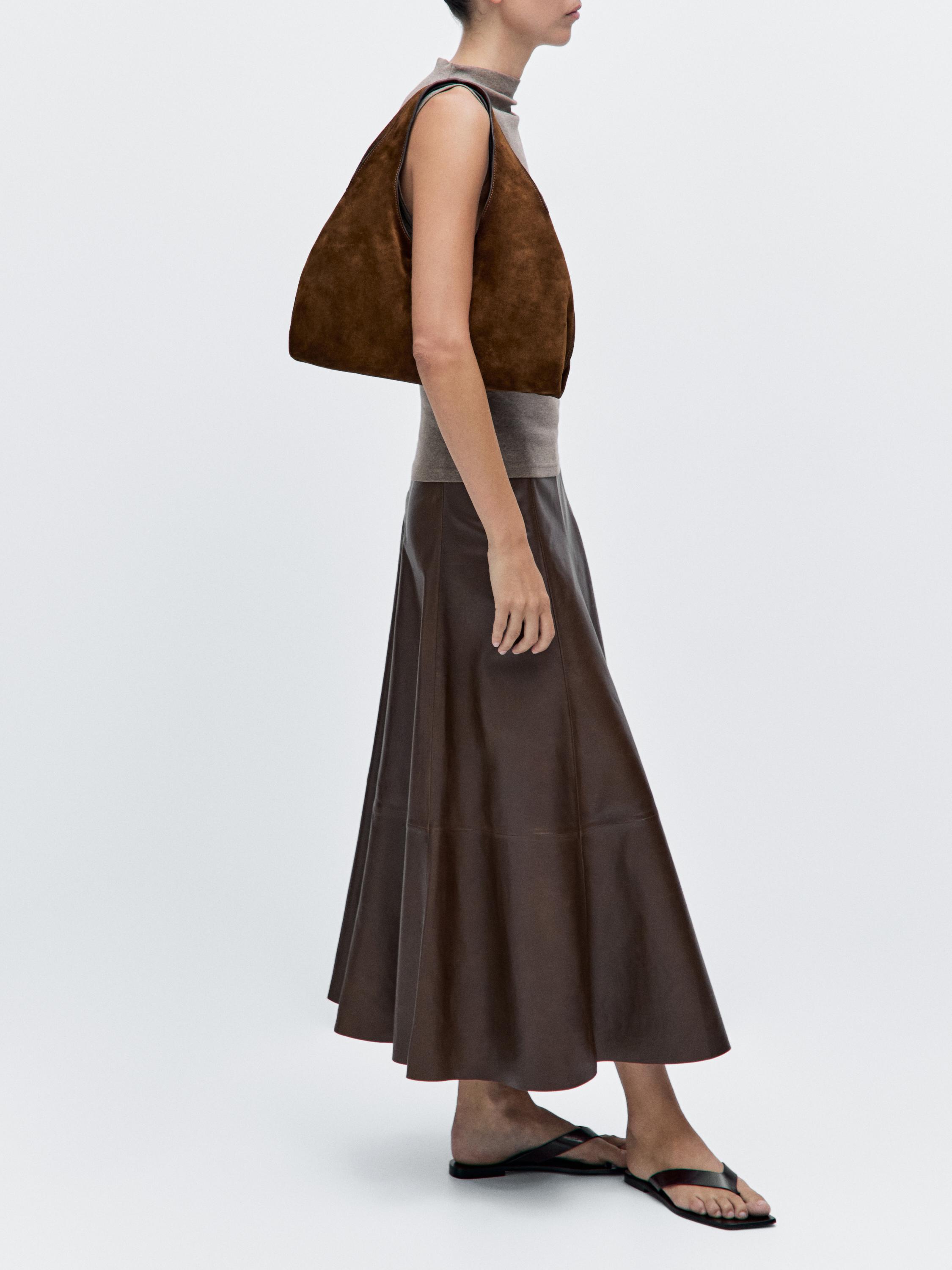 Женская сумка из спилковой кожи среднего размера Massimo Dutti, золотой
Женская сумка из спилковой кожи среднего размера Massimo Dutti, золотой