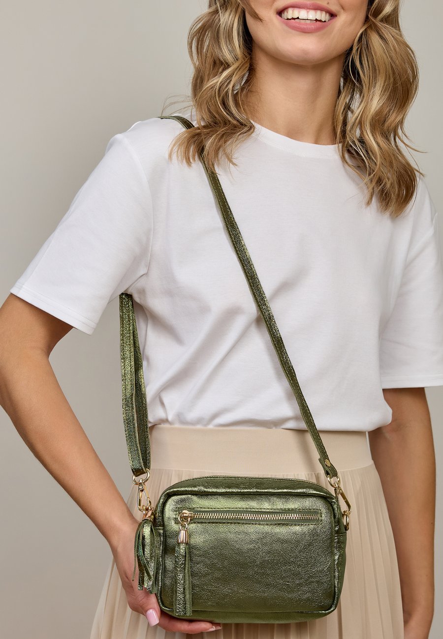 Сумка кросс-боди Gusti Leder CARIBA, Glanzgrün/Green
Сумка кросс-боди Gusti Leder CARIBA, Glanzgrün/Green