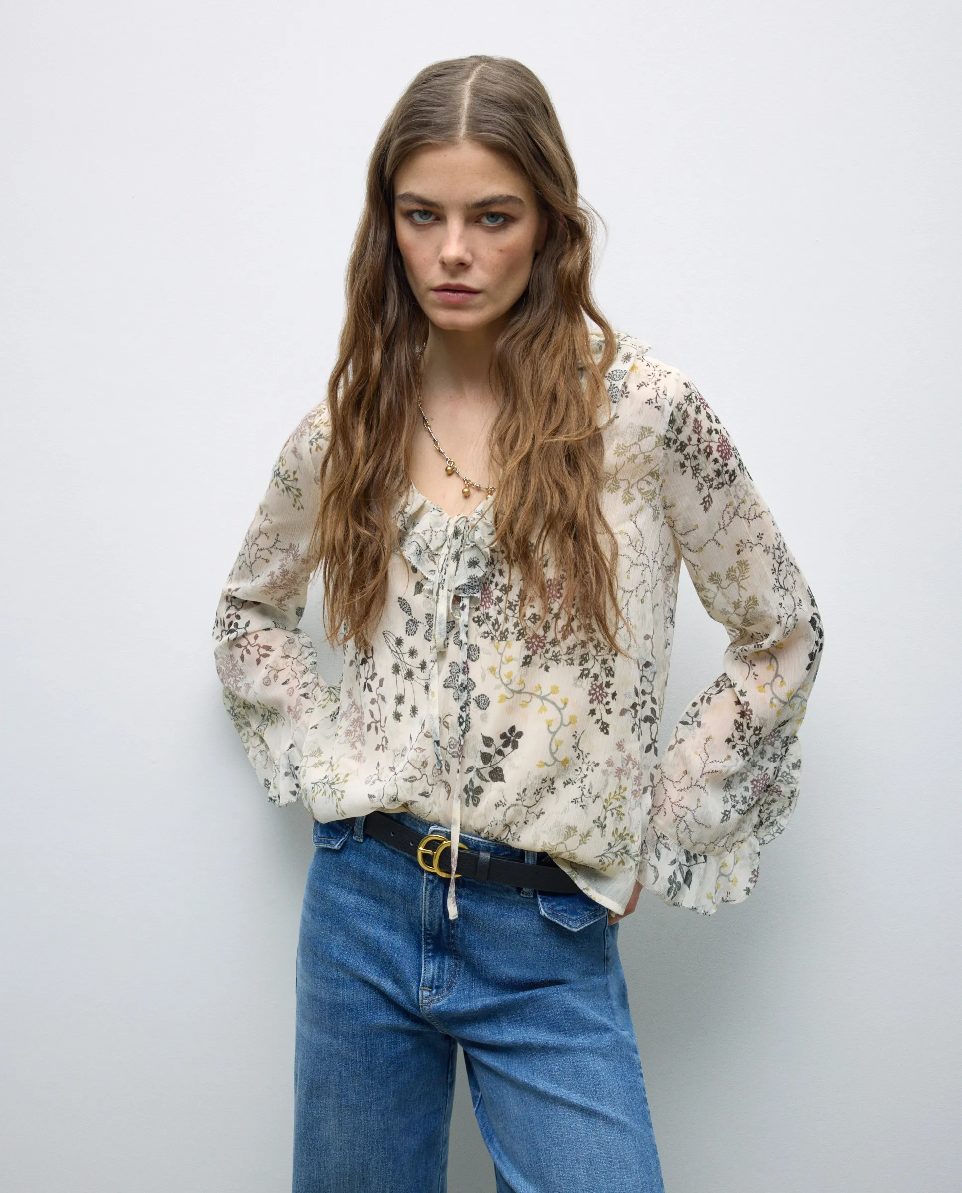 Женская блузка с длинным рукавом, принтованная, с вырезом Tintoretto, белый
Женская блузка с длинным рукавом, принтованная, с вырезом Tintoretto, белый