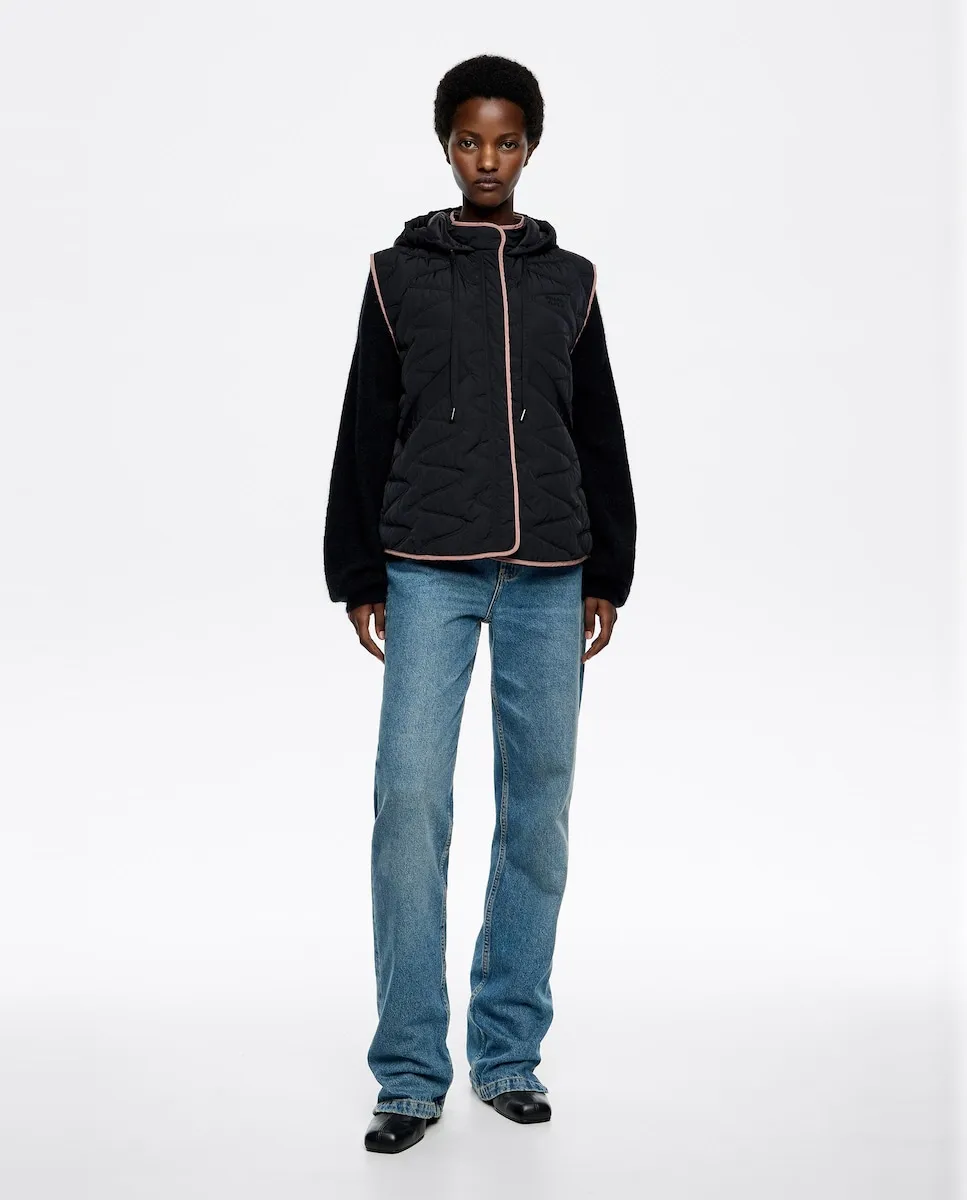 Женский утепленный жилет с капюшоном Bimba y Lola, черный
Женский утепленный жилет с капюшоном Bimba y Lola, черный