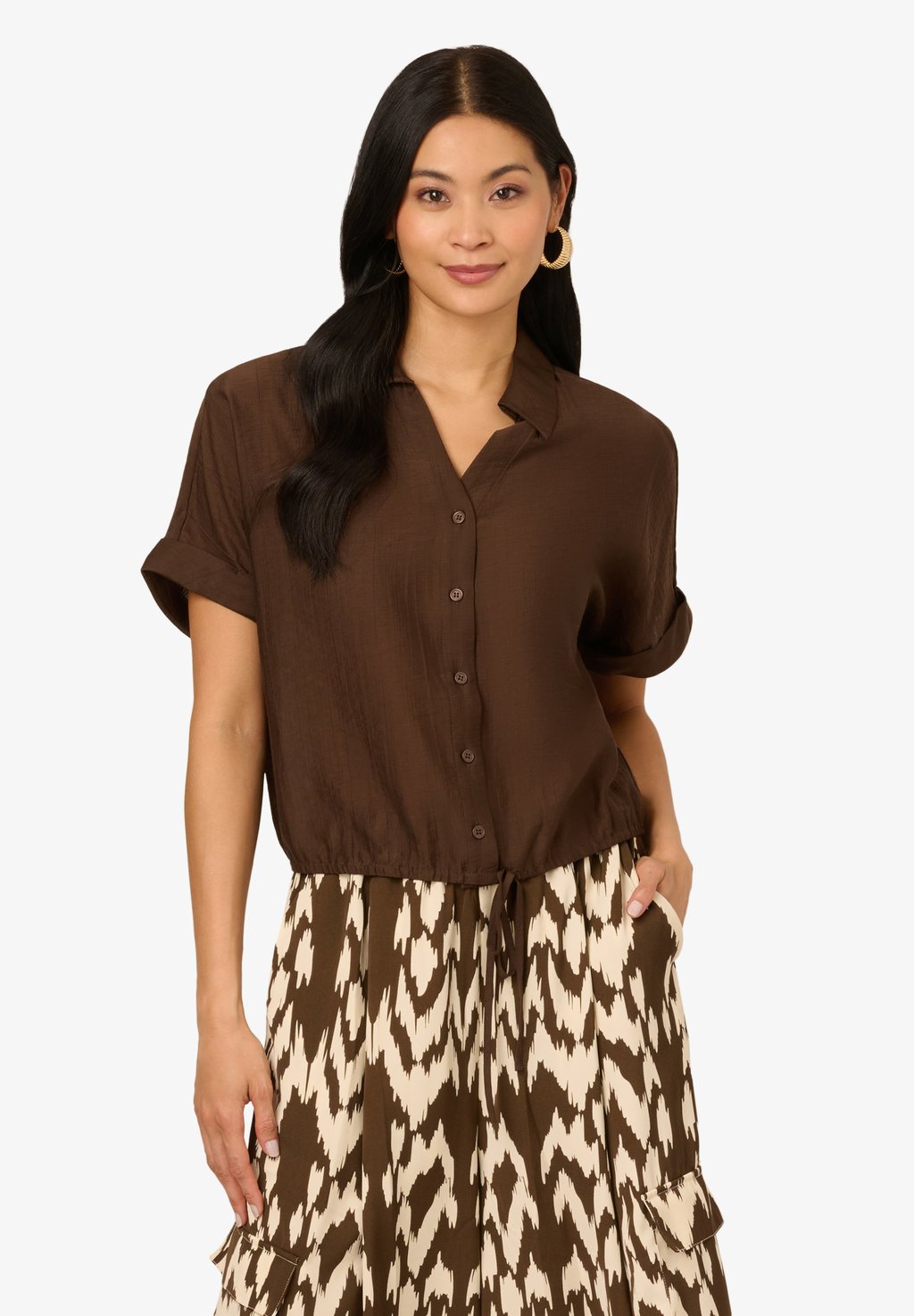 Блузка на пуговицах Adrianna Papell, темно-коричневый
Блузка на пуговицах Adrianna Papell, темно-коричневый