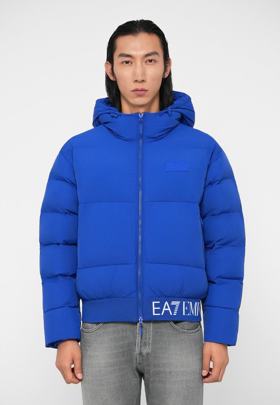 Куртка EA7 Emporio Armani MOUNTAIN JACKET BIG LOGO, Surf The Web/Blue
Куртка EA7 Emporio Armani MOUNTAIN JACKET BIG LOGO, Surf The Web/Blue