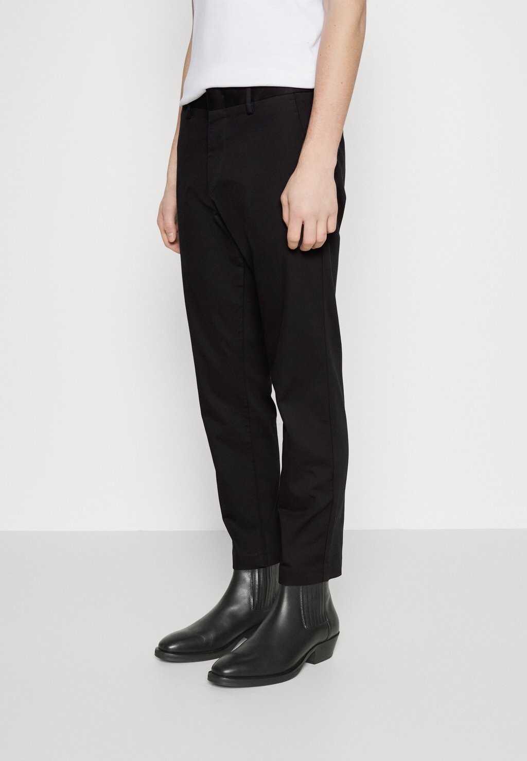 Чиносы THEO NN.07, цвет black
Чиносы THEO NN.07, цвет black