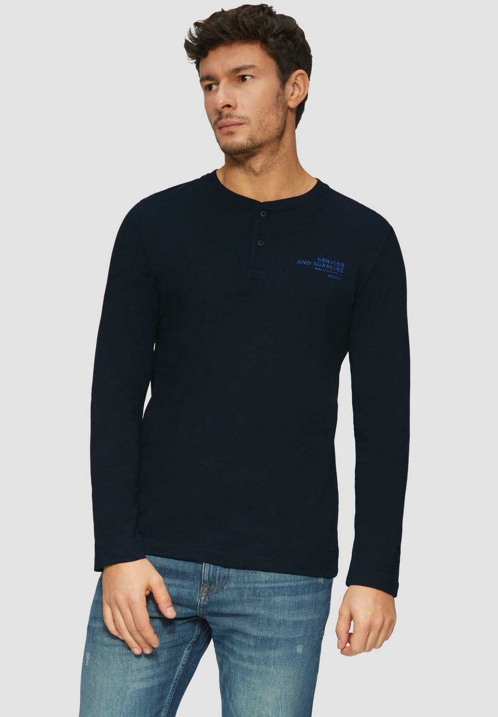 Топ с длинными рукавами MIT HENLEY AUSSCHNITT s.Oliver, темно-синий
Топ с длинными рукавами MIT HENLEY AUSSCHNITT s.Oliver, темно-синий