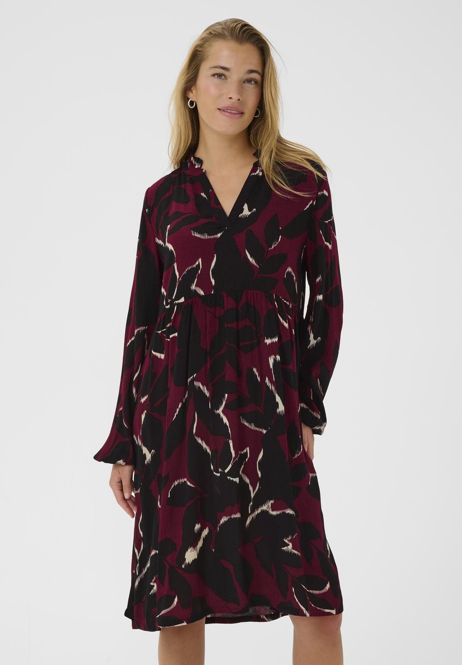 Платье Kaffe Day dress, Windsor Wine Black Flower/Bordeaux
Платье Kaffe Day dress, Windsor Wine Black Flower/Bordeaux
