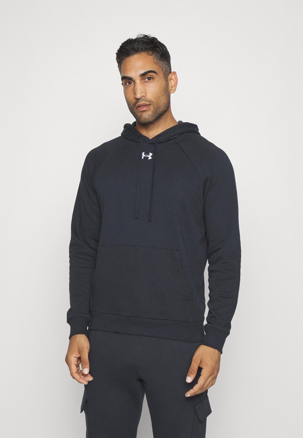 Толстовка RIVAL HOODIE Under Armour, черный 
Толстовка RIVAL HOODIE Under Armour, черный