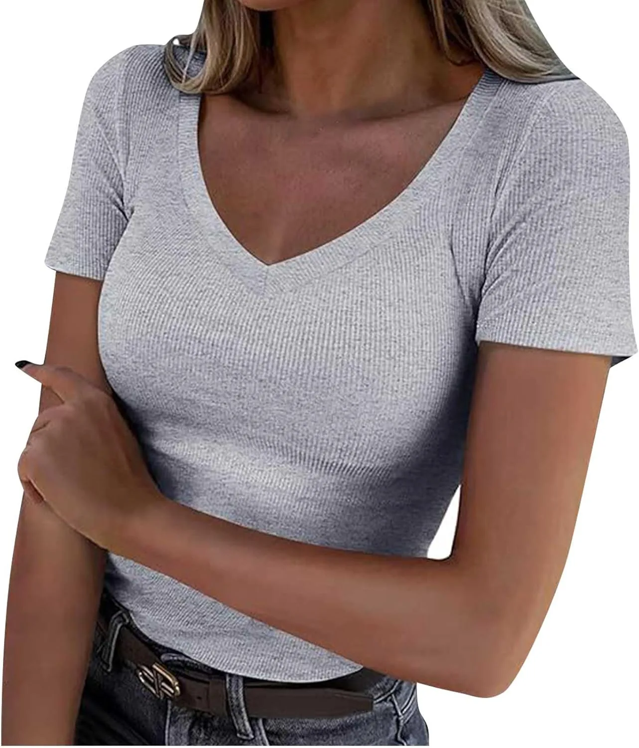 Женская футболка Slim Fit с V-образным вырезом и коротким рукавом
Женская футболка Slim Fit с V-образным вырезом и коротким рукавом