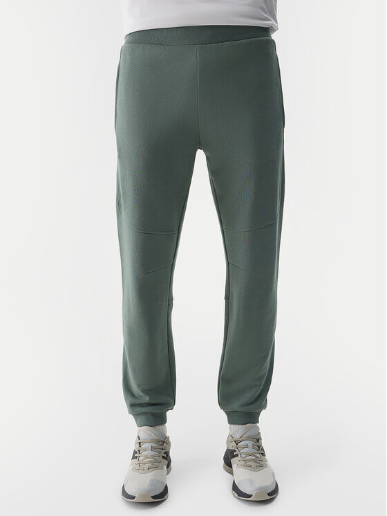 Спортивные брюки стандартного кроя 4F, зеленый
Спортивные брюки стандартного кроя 4F, зеленый