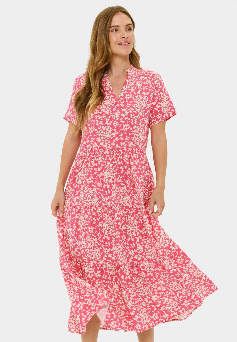 Платье Saint Tropez EDASZ SS MAXI, Fruit Dove Blooming/Pink
Платье Saint Tropez EDASZ SS MAXI, Fruit Dove Blooming/Pink