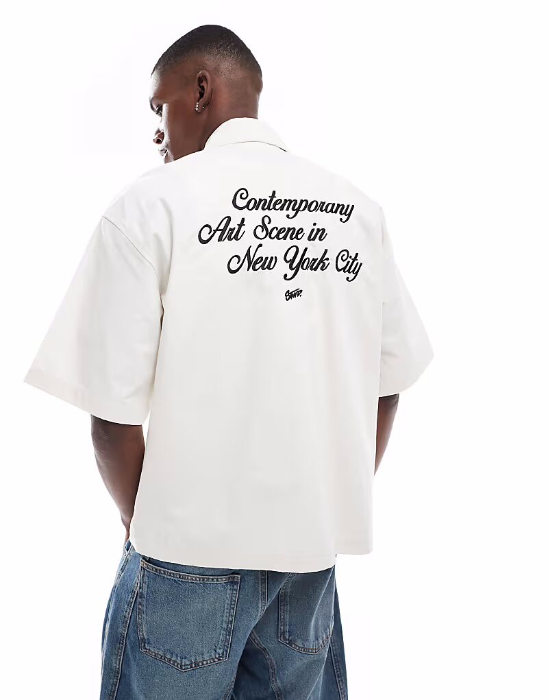 Рубашка Pull&Bear с вышивкой на спине и застежкой-молнией цвета экрю
Рубашка Pull&Bear с вышивкой на спине и застежкой-молнией цвета экрю