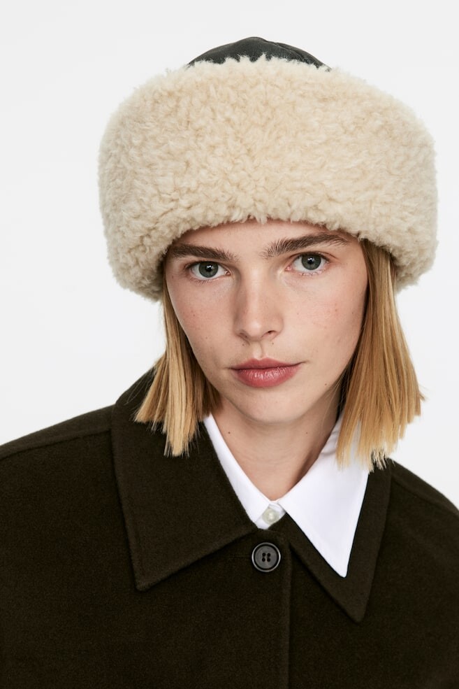 Теплая кожаная шапка Arket, черный
Теплая кожаная шапка Arket, черный