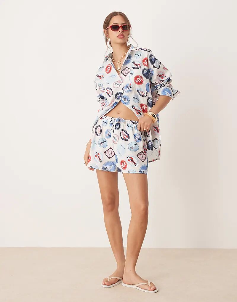 Шорты Miss Selfridge с праздничным принтом
Шорты Miss Selfridge с праздничным принтом