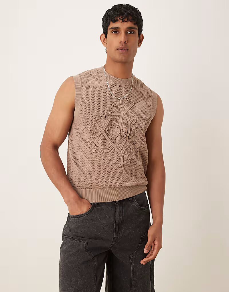 Свободная фактурная трикотажная майка свободного кроя с цветочной вышивкой коричневого цвета от ASOS DESIGN
Свободная фактурная трикотажная майка свободного кроя с цветочной вышивкой коричневого цвета от ASOS DESIGN