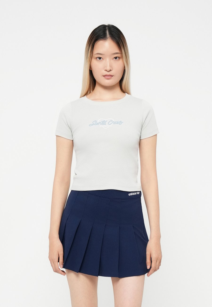 Футболка Santa Cruz LOVE SCRIPT FRONT, Mist/Blue-Grey, Серый, Футболка Santa Cruz LOVE SCRIPT FRONT, Mist/Blue-Grey
Футболка Santa Cruz LOVE SCRIPT FRONT, Mist/Blue-Grey, Серый, Футболка Santa Cruz LOVE SCRIPT FRONT, Mist/Blue-Grey