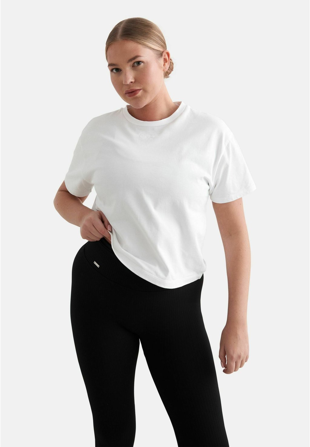 Базовая футболка BOXY aim’n, белый
Базовая футболка BOXY aim’n, белый