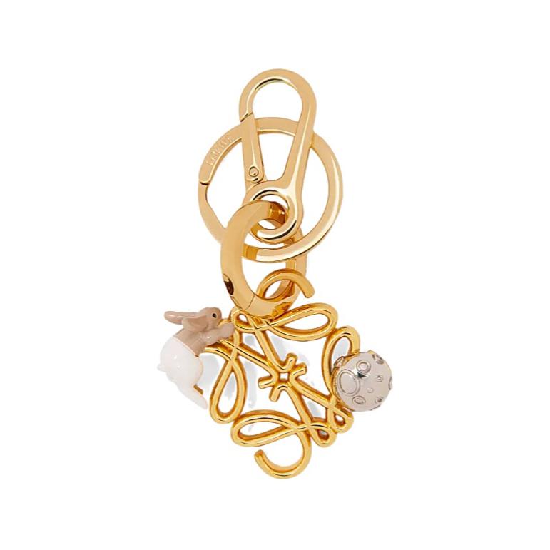 Брелок в виде кролика с анаграммой Loewe, золото
Брелок в виде кролика с анаграммой Loewe, золото