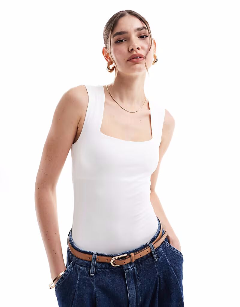 Боди облегающего кроя New Look с квадратным вырезом белого цвета
Боди облегающего кроя New Look с квадратным вырезом белого цвета