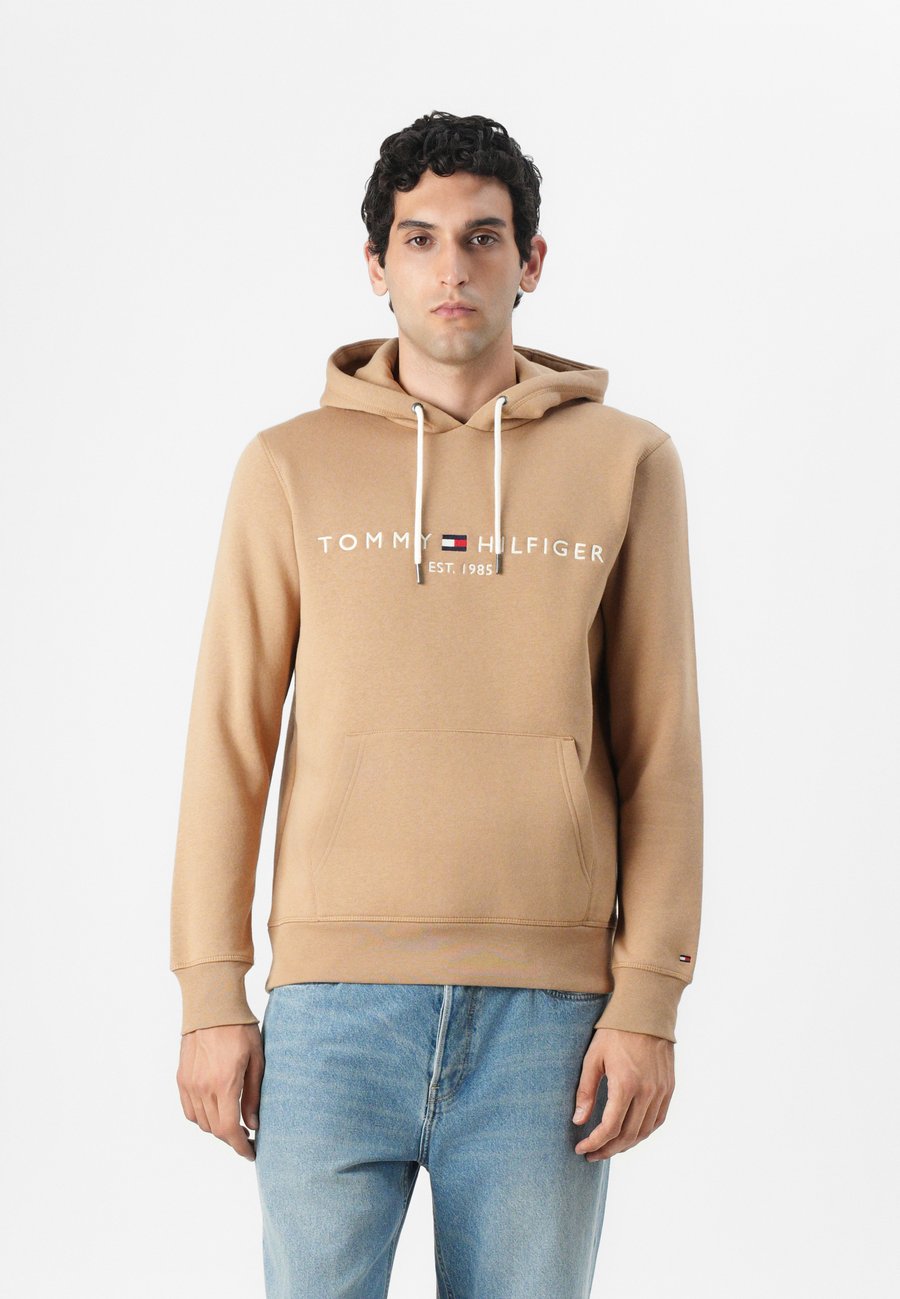 Худи Tommy Hilfiger LOGO HOODY, Timeless Camel/Camel
Худи Tommy Hilfiger LOGO HOODY, Timeless Camel/Camel