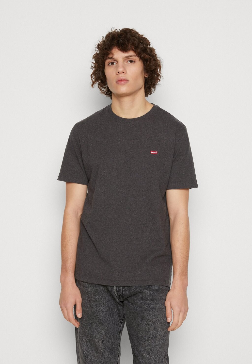 Базовая футболка женская Levi's, серый
Базовая футболка женская Levi's, серый