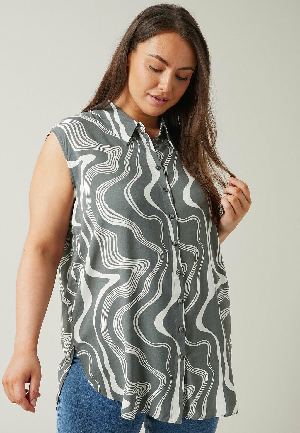 Блузка на пуговицах ABSTRACT PRINT DETAIL Evans, серый
Блузка на пуговицах ABSTRACT PRINT DETAIL Evans, серый