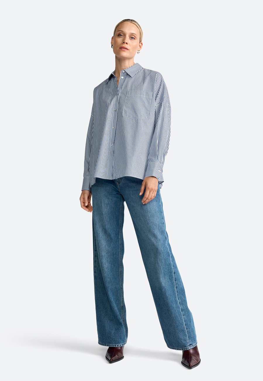 Блуза Rich & Royal Button-down blouse, Midnight Blue/Dark Blue
Блуза Rich & Royal Button-down blouse, Midnight Blue/Dark Blue