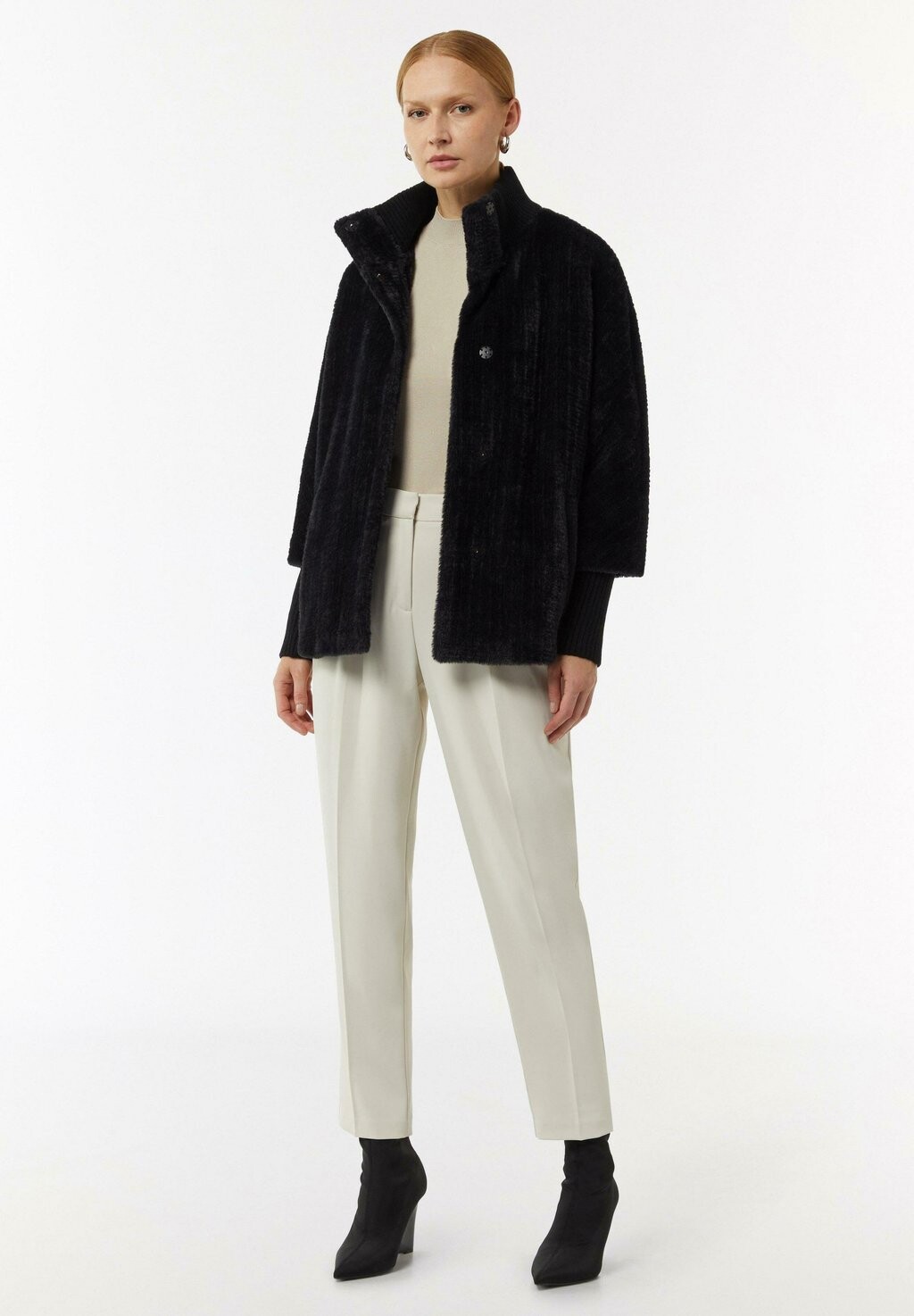 Флисовая куртка MIT KRAGEN comma, черный
Флисовая куртка MIT KRAGEN comma, черный