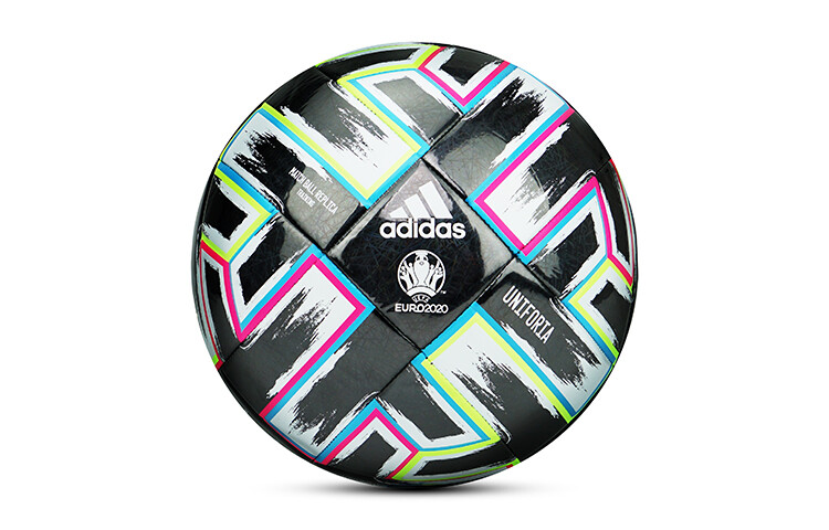 Футбольный Adidas
Футбольный Adidas