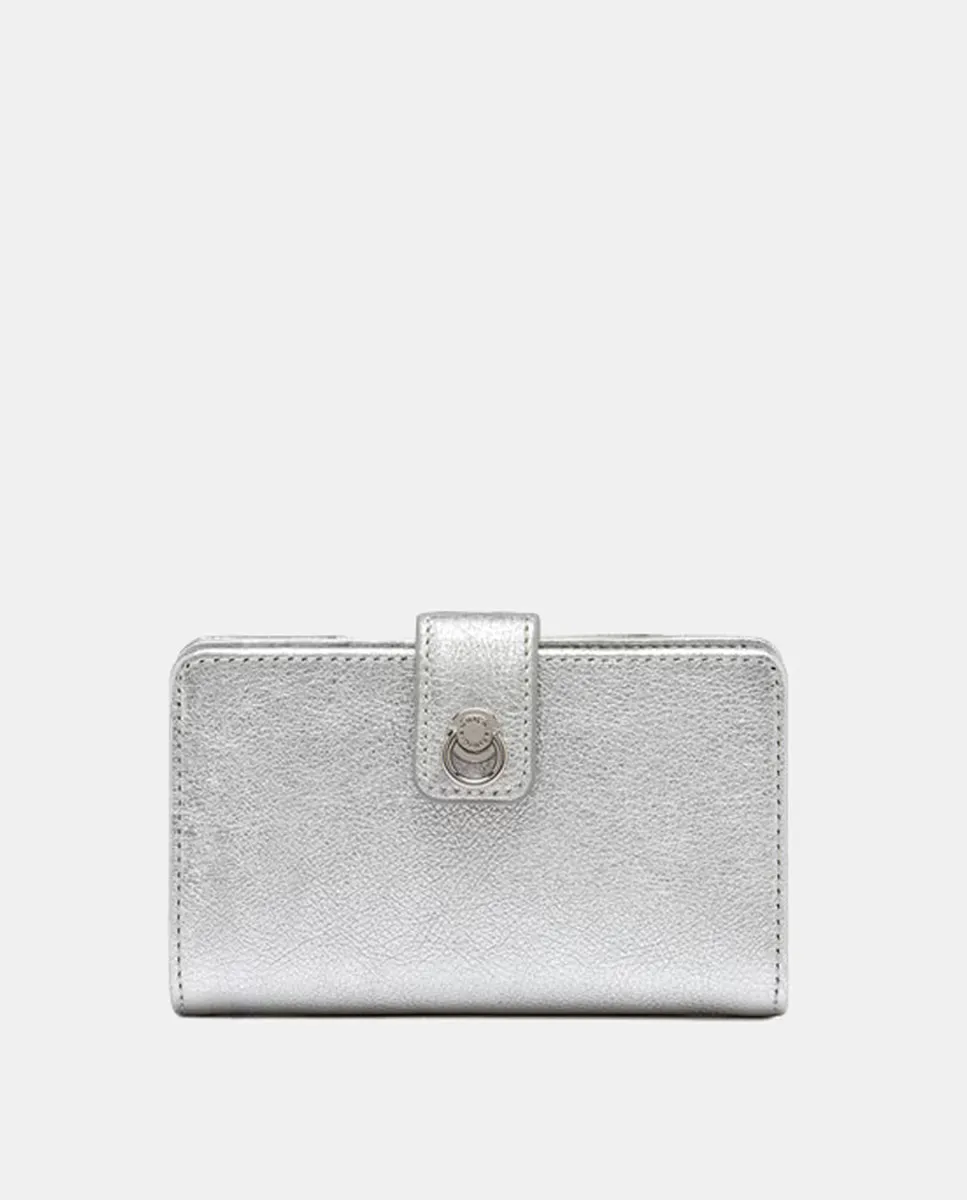 Изысканный и практичный женский кошелек из ламинированной серебристой кожи. Несколько слотов и отделений Gianni Chiarini, серебряный
Изысканный и практичный женский кошелек из ламинированной серебристой кожи. Несколько слотов и отделений Gianni Chiarini, серебряный