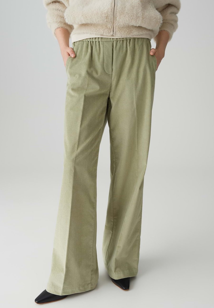Брюки OPUS PANTS MID RISE RELAXED FIT, Soft Matcha/Light Green
Брюки OPUS PANTS MID RISE RELAXED FIT, Soft Matcha/Light Green