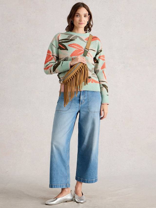 Свитер с принтом листьев из полиэстровой смеси с круглым вырезом White Stuff
Свитер с принтом листьев из полиэстровой смеси с круглым вырезом White Stuff