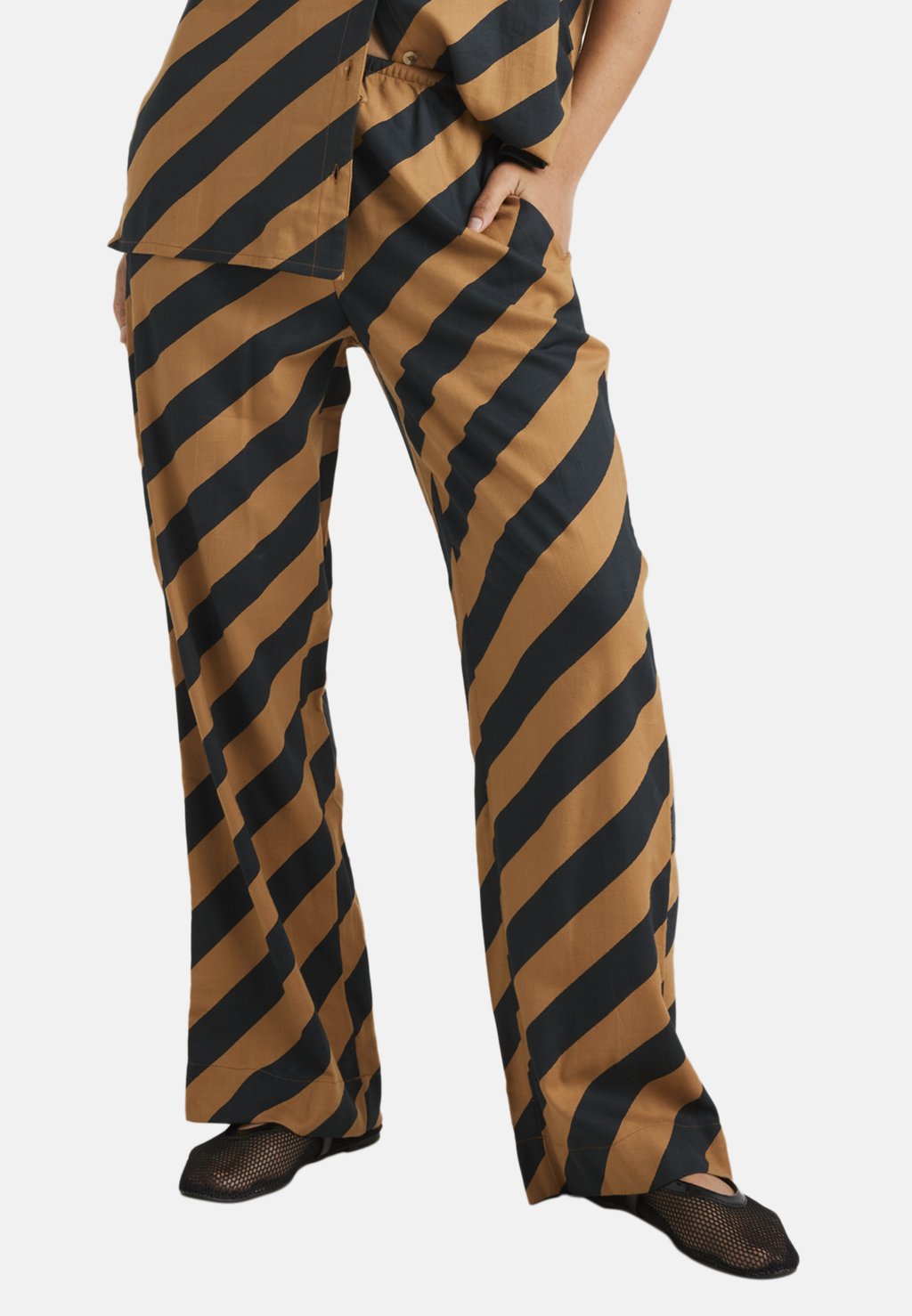 Брюки RVCA, коричневый
Брюки RVCA, коричневый