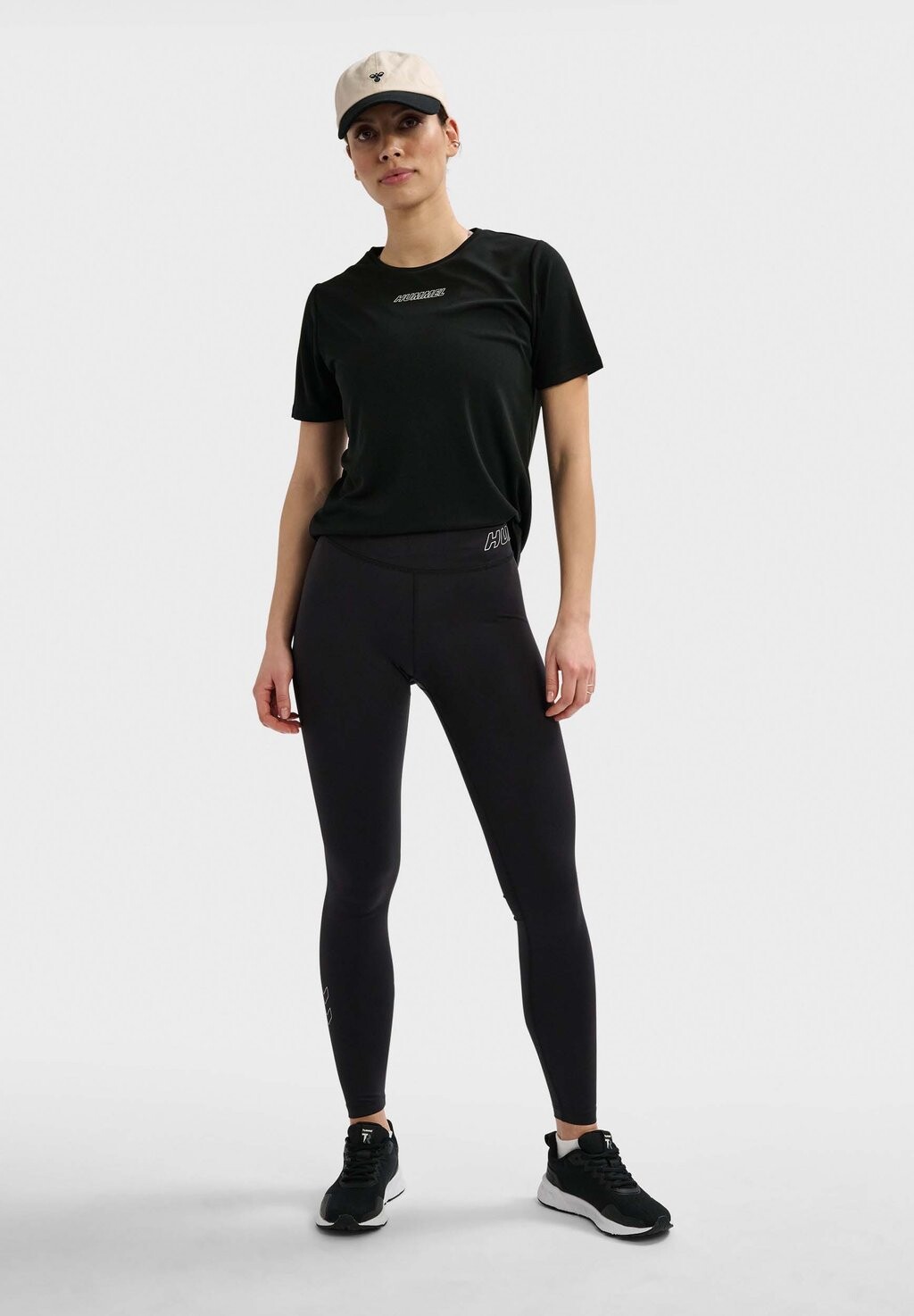 Спортивная футболка TOLA Hummel, черный
Спортивная футболка TOLA Hummel, черный