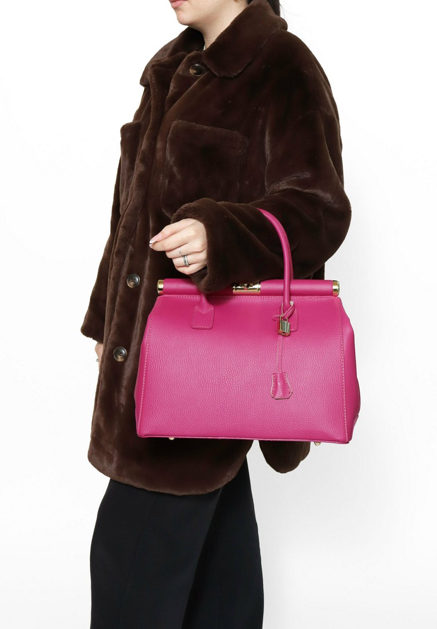 Сумка Chiara Ferretti Handbag, D Fuxia/Mottled Pink
Сумка Chiara Ferretti Handbag, D Fuxia/Mottled Pink