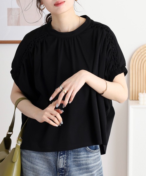 Топ с объемной вышивкой и сборками EGLANTINE, черный
Топ с объемной вышивкой и сборками EGLANTINE, черный