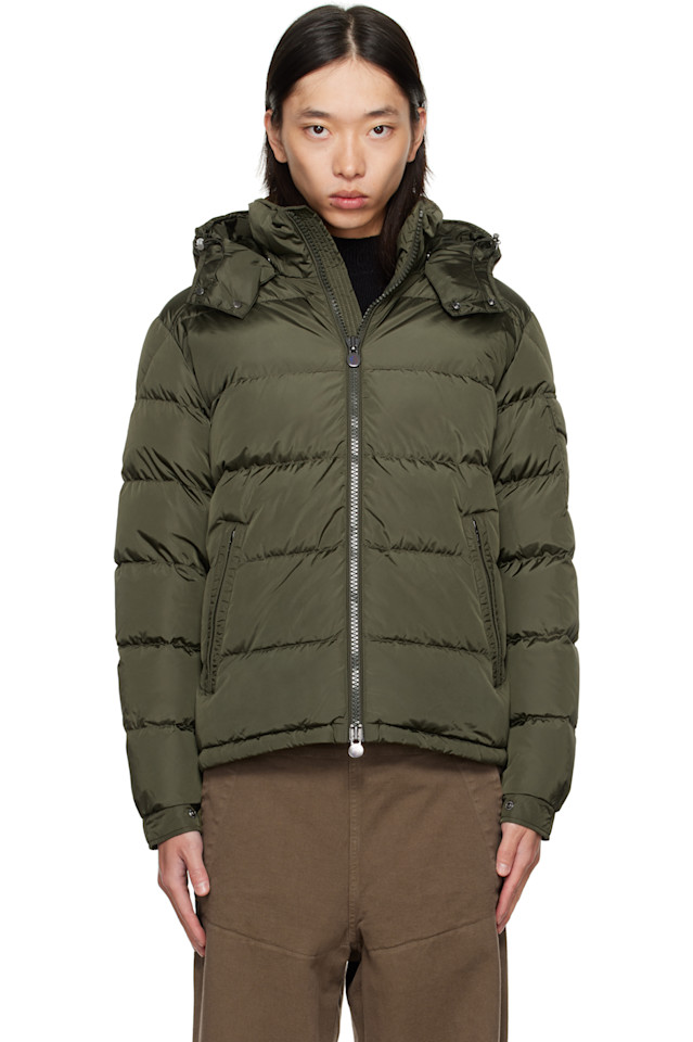Moncler Короткая пуховая куртка цвета хаки майя матовая
Moncler Короткая пуховая куртка цвета хаки майя матовая