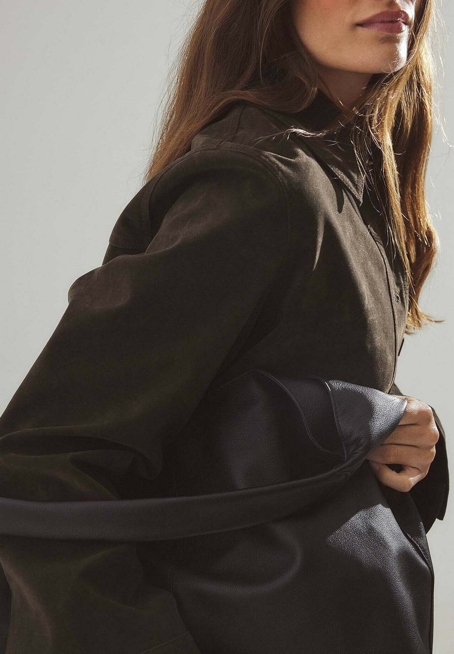 Сумка-шоппер NA-KD TRIANGLE, Black
Сумка-шоппер NA-KD TRIANGLE, Black