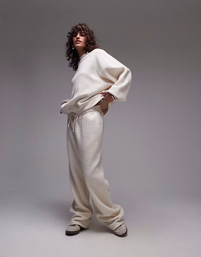 Широкие брюки borg цвета кремовый Topshop
Широкие брюки borg цвета кремовый Topshop