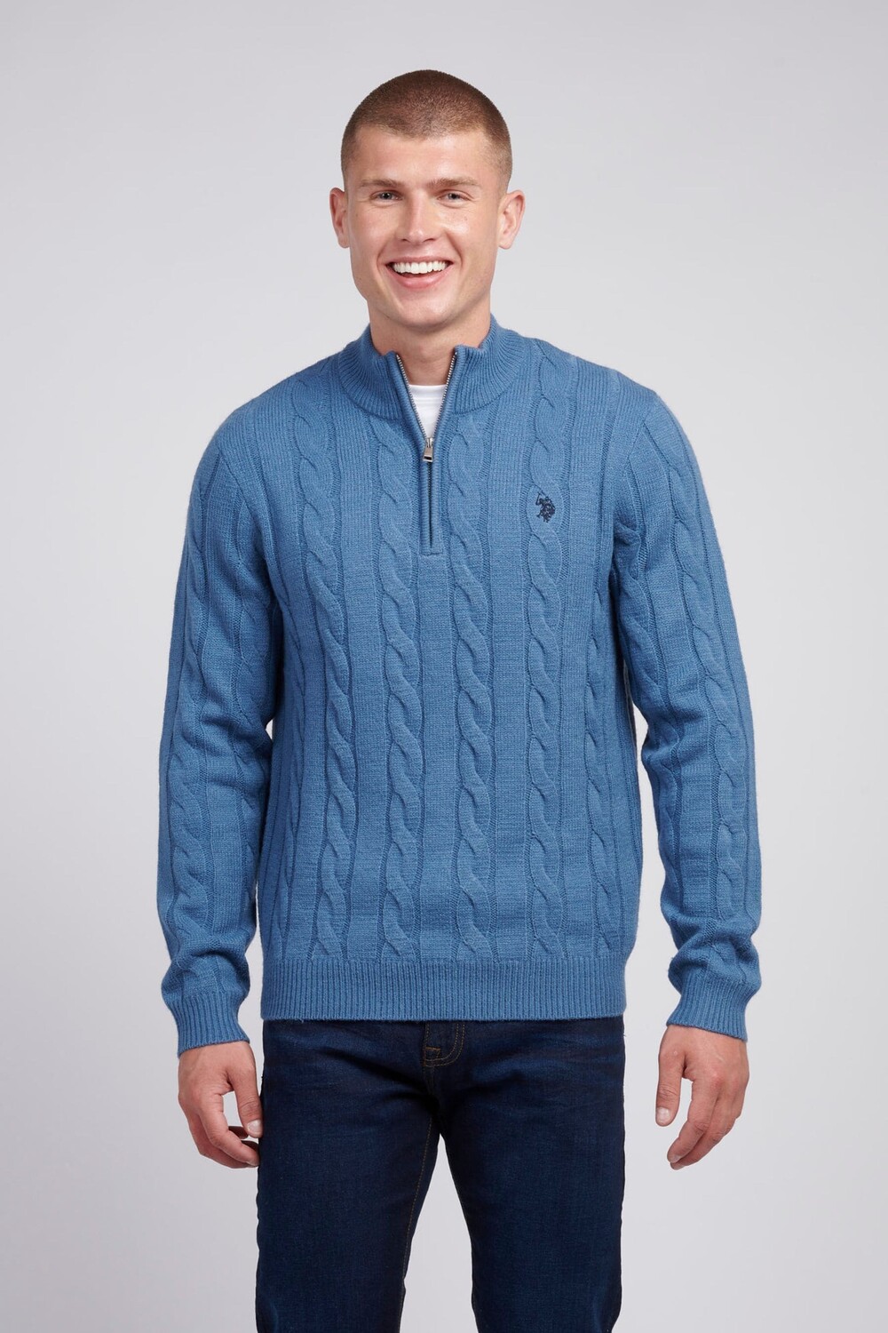 Мужской свитер с воротником стойкой, связанный косами U.S. Polo Assn, синий
Мужской свитер с воротником стойкой, связанный косами U.S. Polo Assn, синий