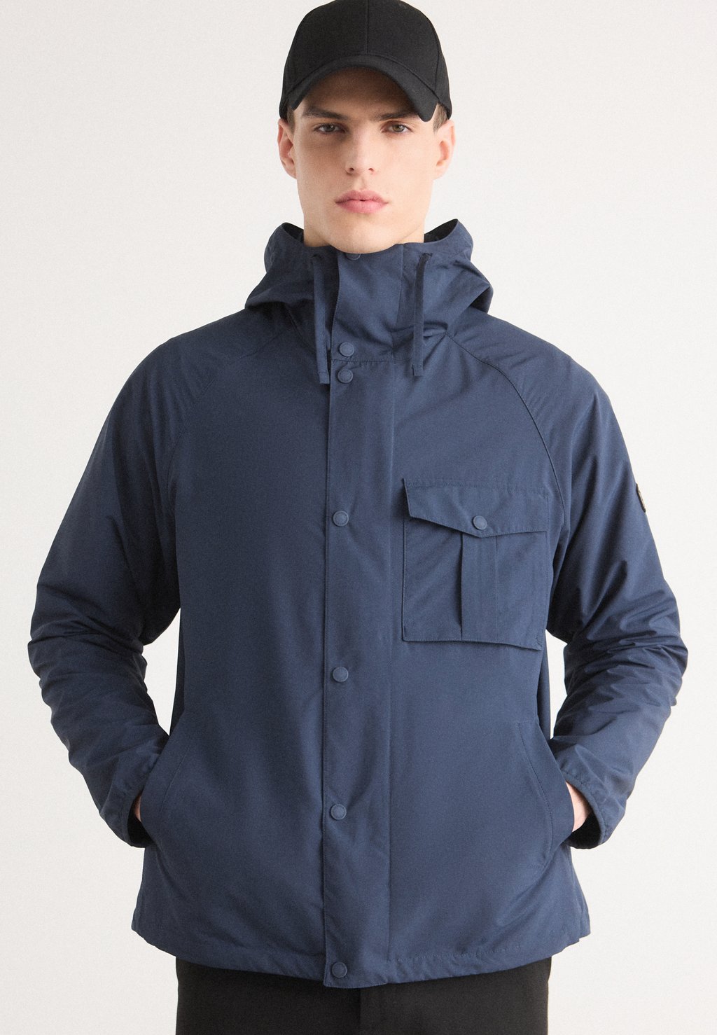 Водонепроницаемая куртка ASHKIRK SHOWERPROOF JACKET Barbour International, темно-синий
Водонепроницаемая куртка ASHKIRK SHOWERPROOF JACKET Barbour International, темно-синий