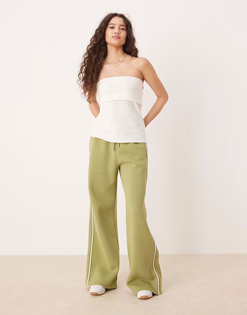 Широкие брюки средней посадки Abercrombie & Fitch в цвете шалфейно-зеленый 
Широкие брюки средней посадки Abercrombie & Fitch в цвете шалфейно-зеленый