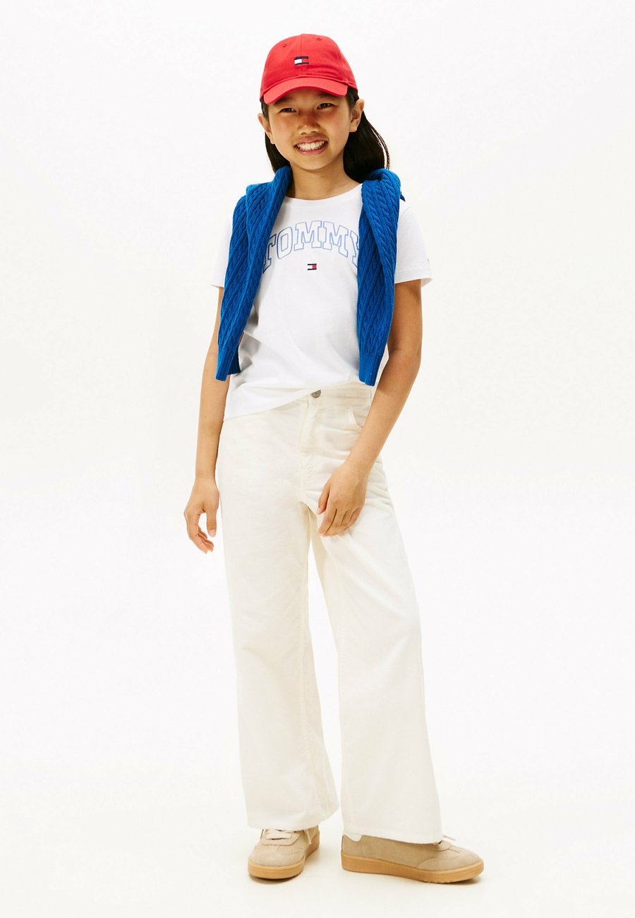 Футболка Tommy Hilfiger VARSITY SATEEN LOGO, White, Белый, Футболка Tommy Hilfiger VARSITY SATEEN LOGO, White
Футболка Tommy Hilfiger VARSITY SATEEN LOGO, White, Белый, Футболка Tommy Hilfiger VARSITY SATEEN LOGO, White