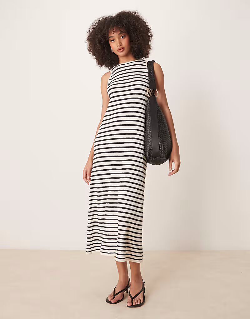 Платье мидакси Pretty Lavish в полоску из трикотажа кремового и темно-синего цветов
Платье мидакси Pretty Lavish в полоску из трикотажа кремового и темно-синего цветов