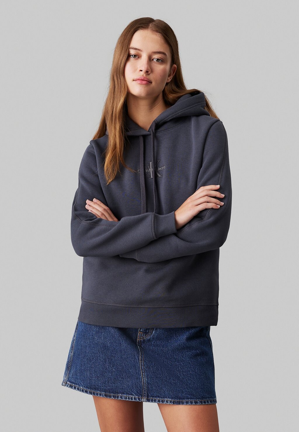 Толстовка с капюшоном MONOLOGO REGULAR HOODIE Calvin Klein Jeans, темно-серый
Толстовка с капюшоном MONOLOGO REGULAR HOODIE Calvin Klein Jeans, темно-серый