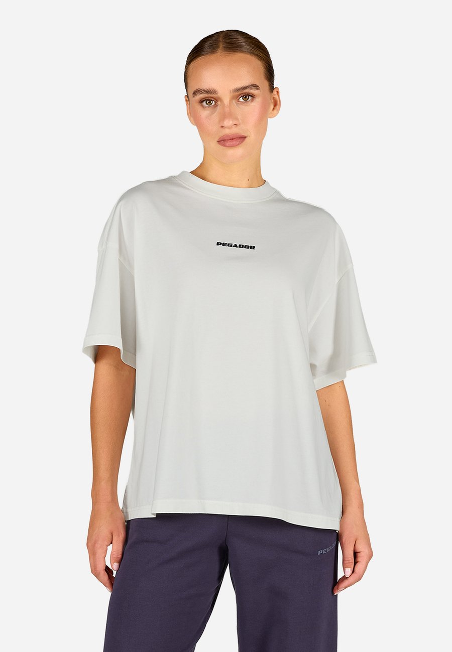 Футболка Pegador BRACY HEAVY OVERSIZED TEE, Washed Snow White Black/Off-White, Белый, Футболка Pegador BRACY HEAVY OVERSIZED TEE, Washed Snow White Black/Off-White
Футболка Pegador BRACY HEAVY OVERSIZED TEE, Washed Snow White Black/Off-White, Белый, Футболка Pegador BRACY HEAVY OVERSIZED TEE, Washed Snow White Black/Off-White