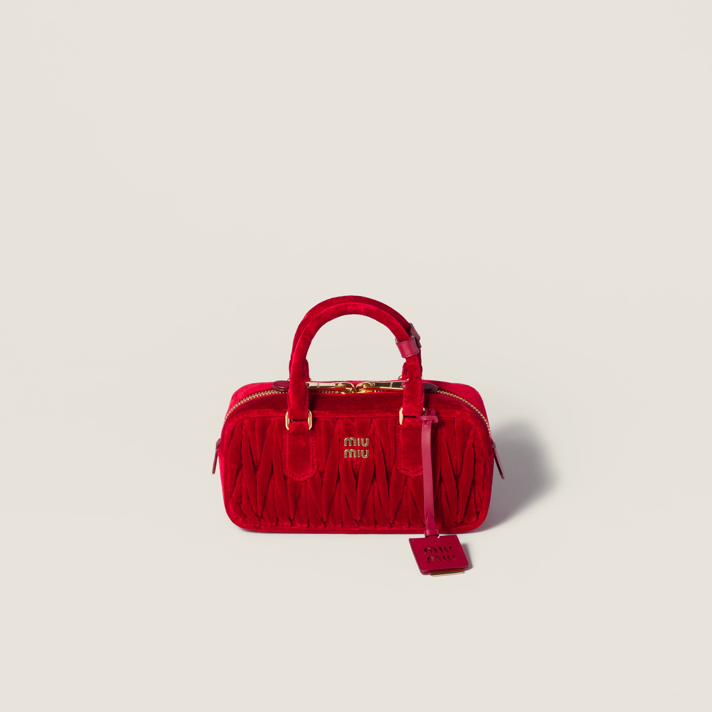 Сумка arcadie из матлассе из бархата MIU MIU, красные
Сумка arcadie из матлассе из бархата MIU MIU, красные